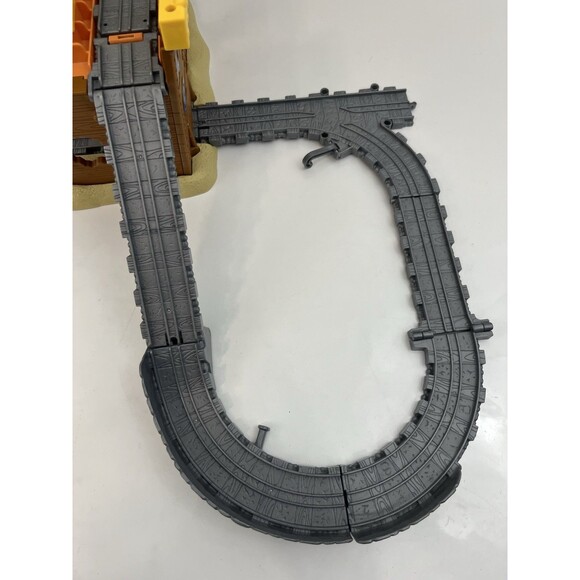 Thomas & Friends 2011 Take-n-Play Thomas at Pirate's Cove V6447 - Complete Set - Picture 6 of 8